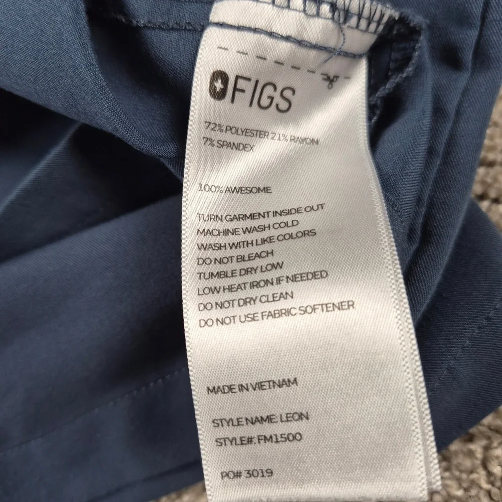 FIGS Leon Scrub Top Mens M Dark Blue V-Neck Short Sleeve FM1500 Medical Nurse